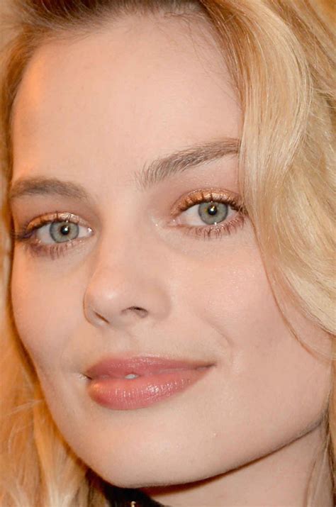 17 Of The Most Inspiring Beauty Looks This Week Margot Robbie Makeup Celebrity Beauty Beauty