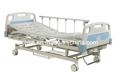 Three Crank Manual Hospital Bed Alk06 A328p China Manual Bed
