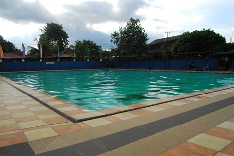 Tersedia kolam renang untuk anda bersantai sendiri maupun bersama teman dan keluarga. Wisata Kolam Renang di Tasikmalaya | Old Sunday