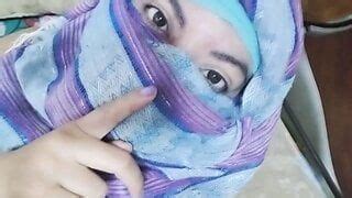 Real Hot Arab Mom In Hijab Masturbates Her Squirting Muslim Pussy Loads On Webcam Hard Gushy
