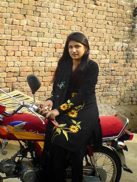 Beautiful Desi Sexy Girls Hot Videos Cute Pretty Photos Pakistani Teenage Villages Girls