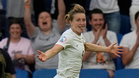 Ellen White England Striker And Euro 2022 Winner Announces Retirement