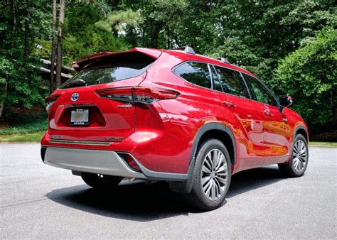 Driving The 2020 Toyota Highlander Hybrid Platinum Awd Divine Lifestyle