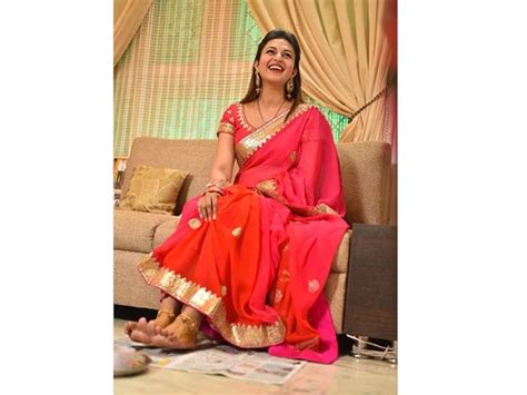 Divyanka Tripathi Cherishes Newly Wed Days Looks Stunning In A Red Saree Filmibeat