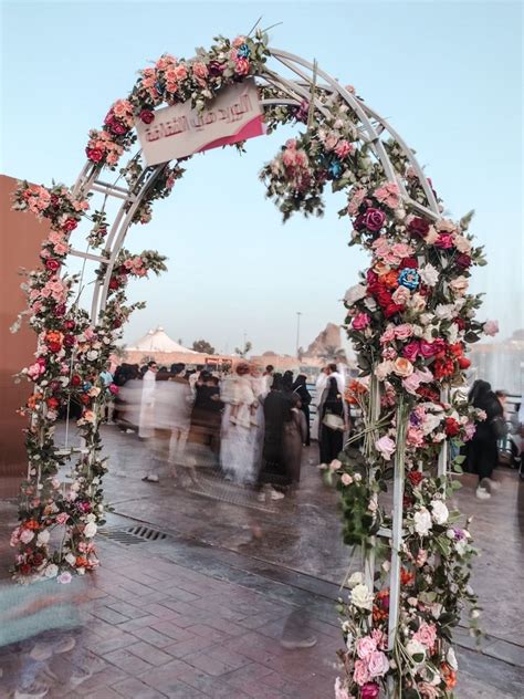 الردف موسم الورد 💕 in 2022 floral wreath christmas wreaths holiday decor