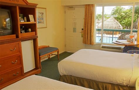 It has a 3.5 overall guest rating based on 1723 reviews. Holiday Inn, Key Largo Resort and Marina (Key Largo, FL ...