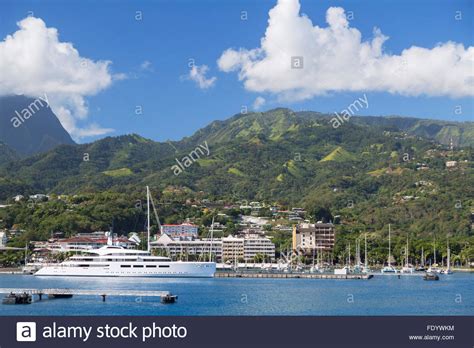 Jean guiart, return to paradise. Yacht im Hafen, Pape'ete, Tahiti, Französisch-Polynesien ...