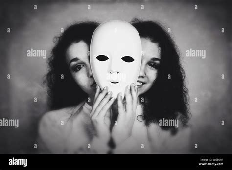 Sad happy mask hi-res stock photography and images - Alamy gambar png
