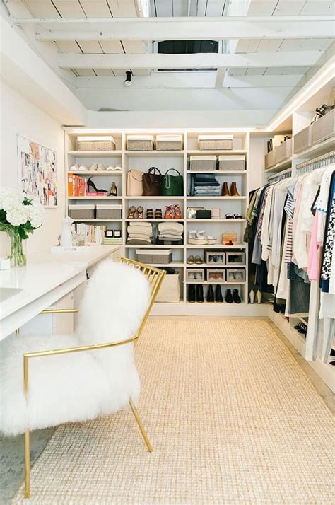 18 Desain Walk In Closet Minimalis Modern Yang Cantik Dan Aesthetic