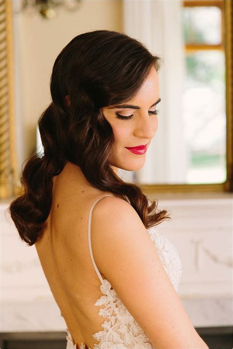 Hollywood Style Waves Bridal Hairstyle In 2020 Bridal Wedding Hair