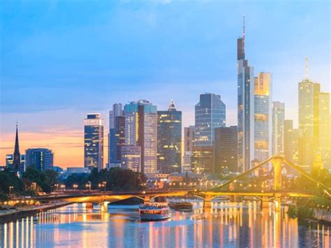 Auch die instandsetzung beschädigter schlösser sowie die autoöffnung und die öffnung. ADAC Schlüsseldienst Frankfurt | Auch für Nicht-Mitglieder