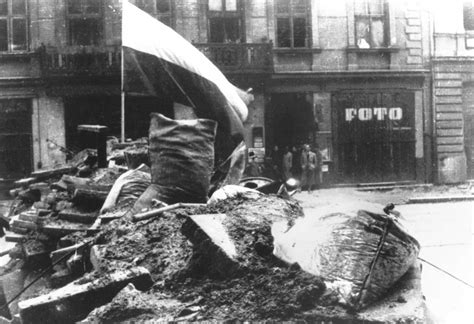 We wtorek, 1 sierpnia 1944 roku, o godz. Powstanie Warszawskie | Broń Wiki | FANDOM powered by Wikia