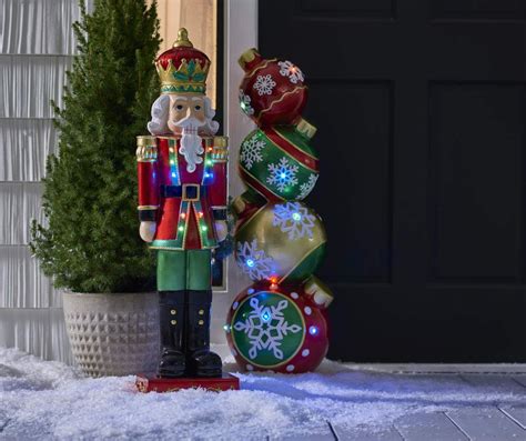 Winter Wonder Lane Christmas Decor