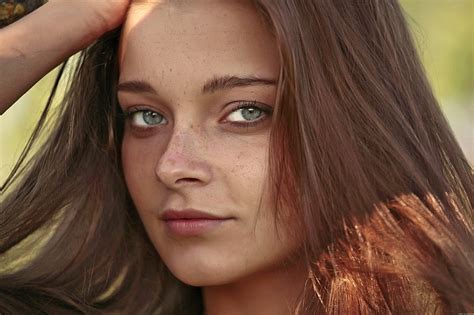 Brunettes Women Blue Eyes Freckles Indiana A Faces 2048x1365 Nature