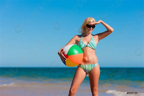 Attractive Woman In Bikini On Beach Stock Photo 530155 Crushpixel