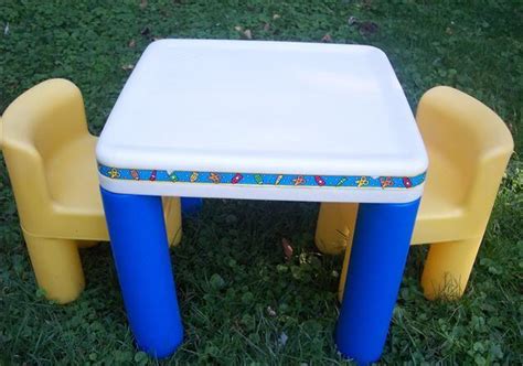 The little tikes garden table and chairs set is a great way for toddlers to relax and play in comfort. Little Tikes Tables and chair's set VERY CUTE LOOK LOOK ...