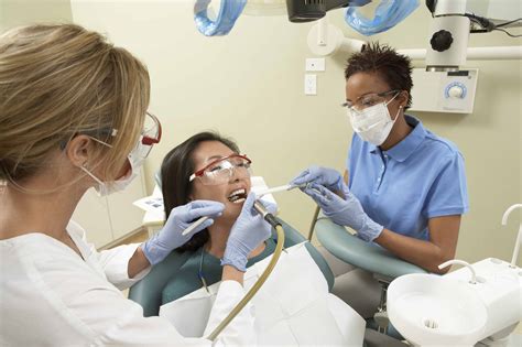 What Does A Dental Assistant Do