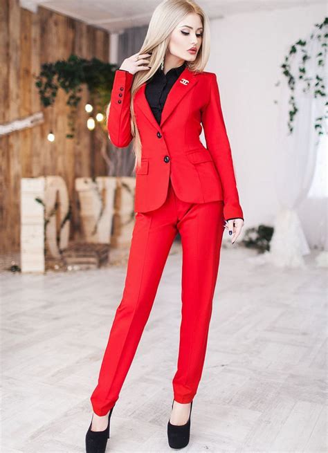 Nice Такие разные брючные женские костюмы — Модные идеи и образы Женский костюм Красный