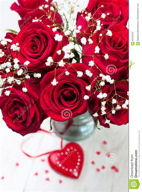 Fiori rossi rose blu mazzo di rose foto di fiori rose dipinte fiori dipinti piantare fiori fiore rosa arte del fiore. Mazzo delle rose rosse immagine stock. Immagine di cuore ...