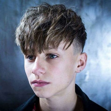 30 Cool Mushroom Haircuts for Men With Short Hair