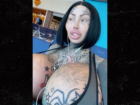 Instagram Model Says Her 22 Pound Breasts Got Her Kicked Off Plane Tmz News Sendstory