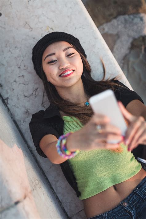 Asian Woman Making A Video Call With Mobile Phone Del Colaborador De