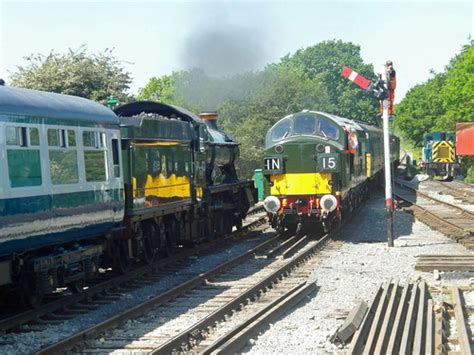 Trains Passing The Diesel Shuttle From Coopersale Approach Flickr