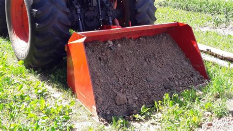 Large Capacity 08 M³ 3 Point Hitch Dump Bucket In Action 22