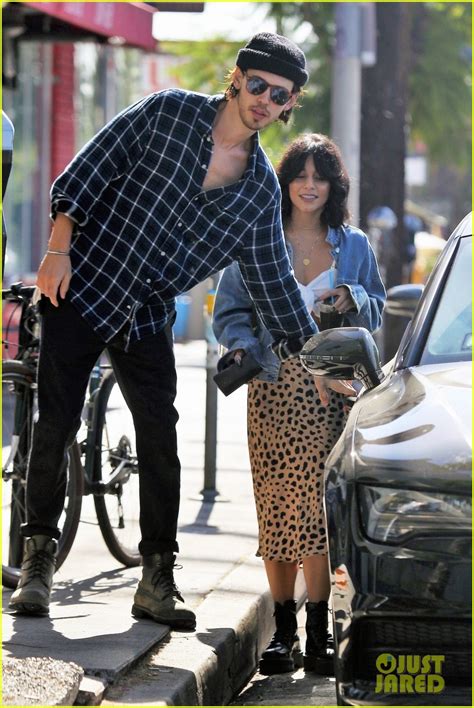 vanessa hudgens and austin butler step out for coffee run in l a photo 4177159 austin butler