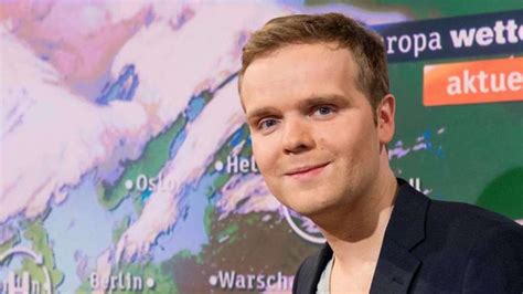 In der mottofolge zum schwedischen nationalfeiertag begrüßt andrea kiewel. ZDF-Morgenmagazin: Moderator trägt seltsamen Pullover ...