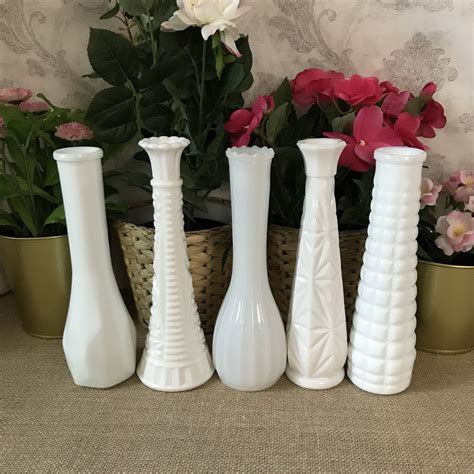 5 Milk Glass Bud Vases 9 Vintage Milk Glass Flower Etsy Glass Flower Vases Flower Vases