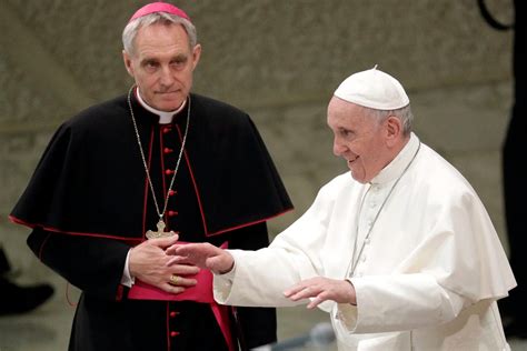 Con Duras Críticas Al Papa Francisco Las Memorias Del Secretario De Benedicto Xvi Reavivan Los