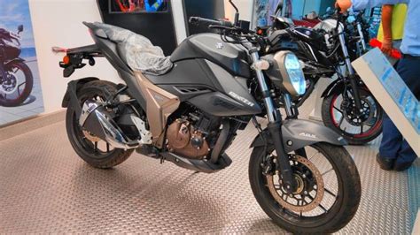 Suzuki Gixxer Naked Variant Full Detailed Review Price Mileage And Top Speed