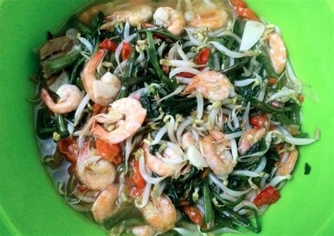 Tumis bumbu halus, bawang putih, bawang merah, cabai merah, daun salam, dan daun jeruk sampai harum. Resep Tumis Oyong Toge - Resep Cara Memasak Tumis Oyong Touge Sederhana Youtube - Tumis oyong ...