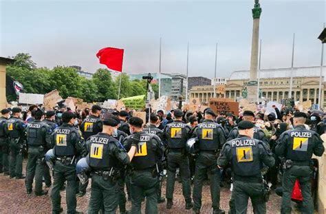 Sie wurden nicht überall bewilligt. Black-Lives-Matter-Protest in Stuttgart: Ausschreitungen ...