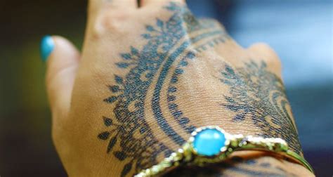 The art of henna has a rich cultural and traditional history, dating all the way back to egyptian times. How Long Does Henna Last? - Ponder Weasel