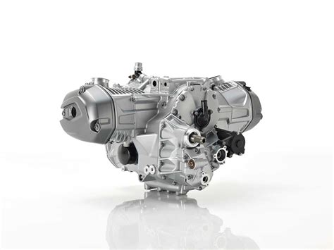 Bmw's new r1200gs engine features rugged unit construction in which gearbox and clutch (now wet) are housed in the main case, and cylinders are cast in one piece with the vertically split case halves. Another Recall for the 2013 BMW R1200GS - Asphalt & Rubber