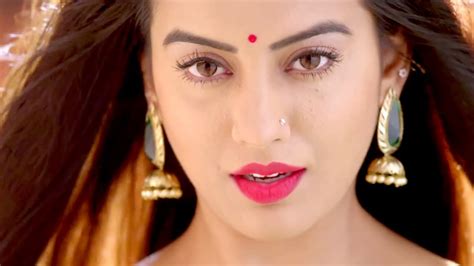 Bhojpuri Sizzler Akshara Singhs Holi Dance Video Crosses 22 Lakh Views