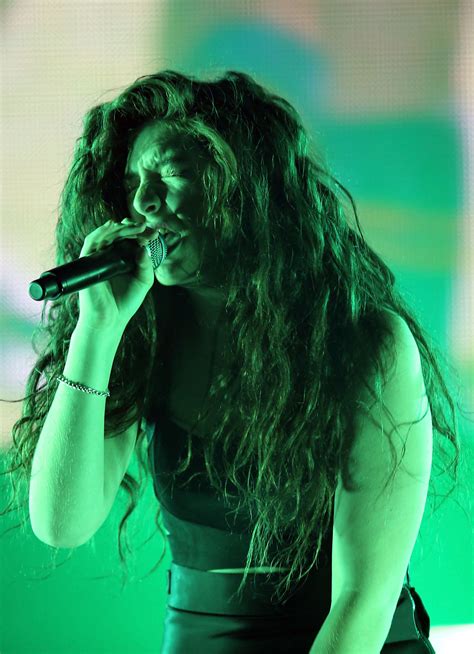 lorde performing live in new zealand 45 gotceleb