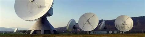 Monta I Ustawienie Sygna U Anteny Satelitarnej W Londynie Uk