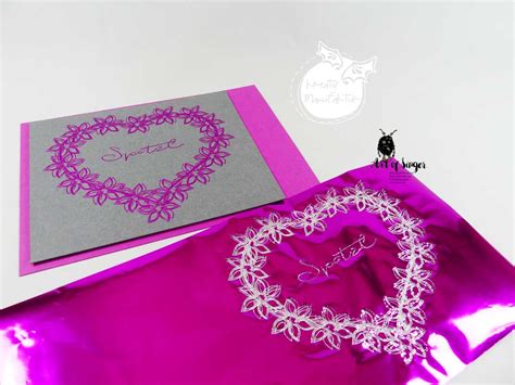 Eine selbst gebastelte weihnachtskarte bringt doppelt freude, einmal dem bestreicht die rückseite der quilling motive mit einem dünnen bastelkleber. Pin auf Silhouette