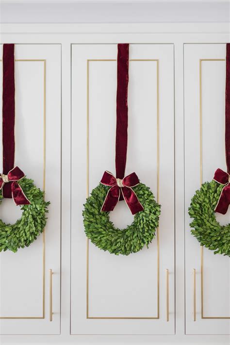 How To Display Kitchen Cabinet Wreaths Christmas Wreaths Diy