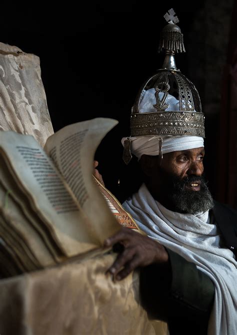 Ethiopian Orthodox Priest With An Old Bible In Nakuto Lab Flickr