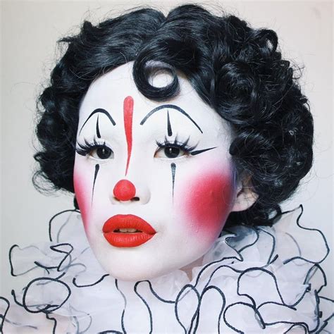 June On Instagram The Blushing Clown Obviously Had Do A Classic Clown Look Using The