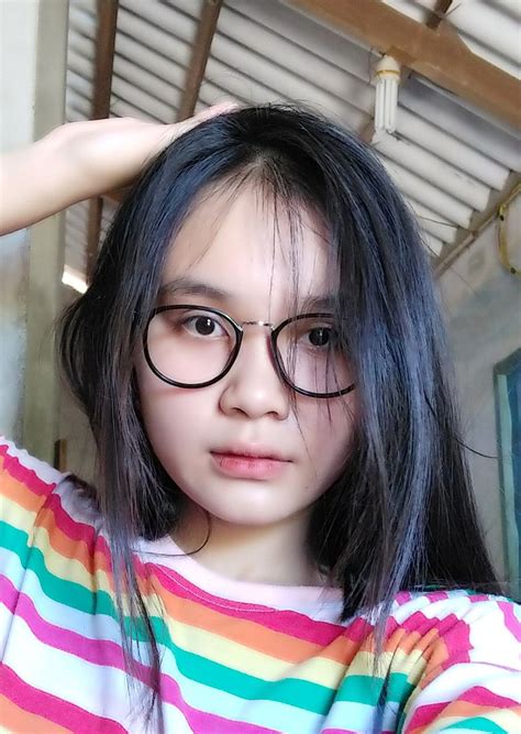 Nhiều người dùng instagram thường chụp ảnh bằng máy ảnh (máy dslr hoặc máy phim chẳng hạn) rồi sau đó chỉnh sửa điều đó có nghĩa là để đăng hình từ máy tính lên instagram, bạn lại phải đưa ảnh từ máy tính sang điện thoại (bằng airdroid hoặc các ứng dụng tương tự) rồi mới có thể đăng lên. Ghim của Nhi Doan trên Instagram trong 2020