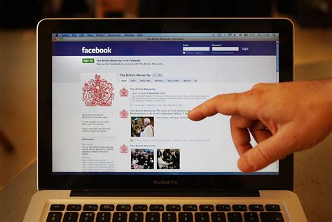 Mar 19, 2018 · facebook also has a tool that lets you download all your data—including wall posts, chat messages, about you information, and, of course, photos. Cómo saber quién está en Facebook sin que el chat los ...