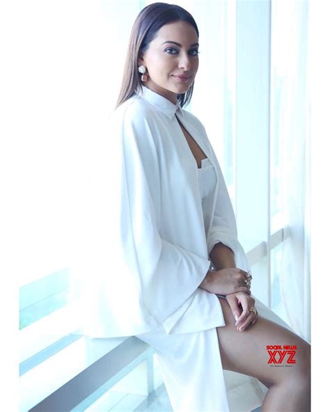 Actress Sonakshi Sinha Hot And Traditional Stills Styled By Mohit Rai Social News Xyz