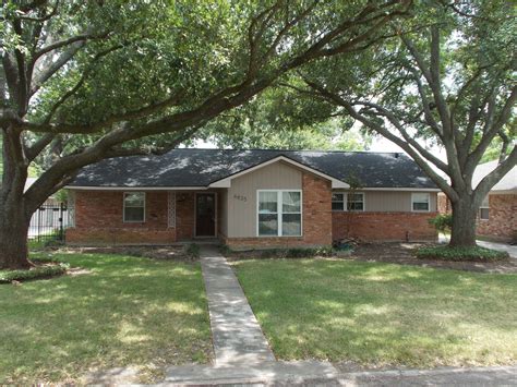 Timberline american harvest in amber wheat. Roof of the Week - Houston - State Roofing Company of Texas