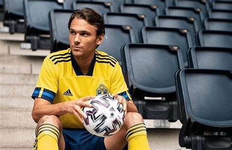 Find the latest albin ekdal news, stats, transfer rumours, photos, titles, clubs, goals scored this season and more. Albin Ekdal, "quanti calciatori vorrebbero dichiararsi gay ...
