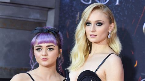 Sophie Turner And Maisie Williams Matched At The “game Of Thrones” Red